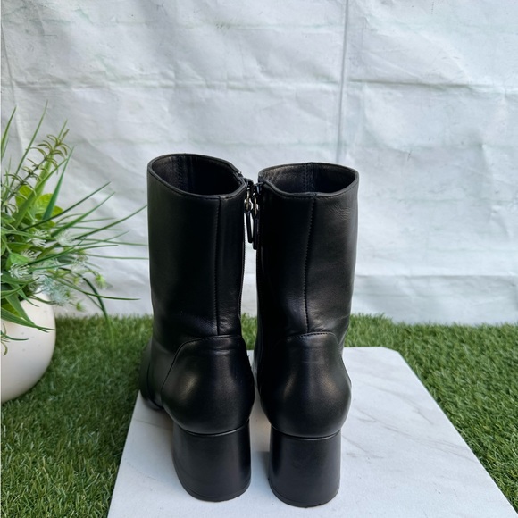 STUART WEITZMAN
'FLAREBLOCK' HEELED ANKLE BOOTS
$609.00 black soft Leather 8.5 - Picture 6 of 14